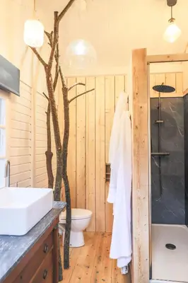 Salle de bains dans l'établissement Chalet Nature & Spa