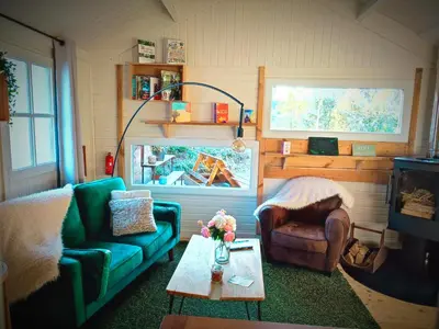 Coin salon dans l'établissement Chalet Nature & Spa