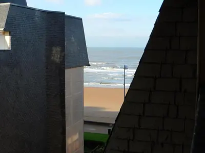 Vue générale sur la mer ou vue sur la mer prise depuis l'appartement