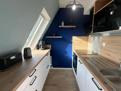 Cuisine ou kitchenette dans l'établissement Appartement 3 pièces à Cabourg, 300m de la plage, 6 pers, balcons, parking, animaux acceptés - FR-1-487-296