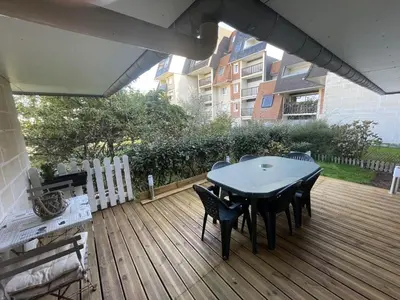 Balcon ou terrasse dans l'établissement Appartement 3 pièces avec jardinet, 6 personnes, internet, proche Grand Hôtel de Cabourg - FR-1-487-308
