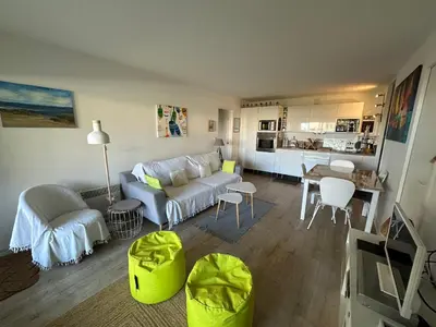 Cuisine ou kitchenette dans l'établissement Appartement 3 pièces avec jardinet, 6 personnes, internet, proche Grand Hôtel de Cabourg - FR-1-487-308
