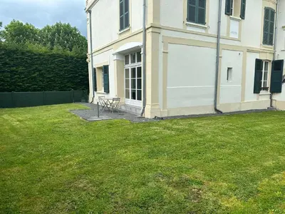 Jardin de l'établissement Appartement rénové en rez-de-jardin, proche centre, 2 pièces, 4 pers., équipements modernes, Cabourg - FR-1-487-309