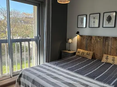 Un ou plusieurs lits dans un hébergement de l'établissement Appartement 2P, vue mer, animaux acceptés, parking - FR-1-487-302