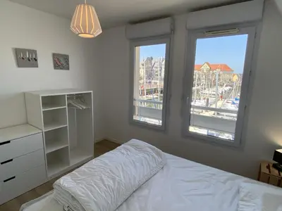 Un ou plusieurs lits dans un hébergement de l'établissement Bel Appartement Duplex 4 pièces avec Vue sur Port et Terrasse - FR-1-487-314