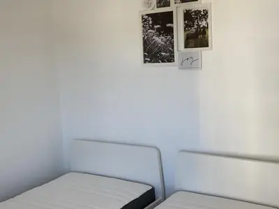 Un ou plusieurs lits dans un hébergement de l'établissement Charmant 2 pièces avec parking et ascenseur, proche centre-ville de Cabourg - FR-1-487-323
