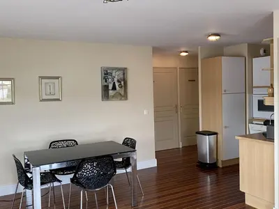 Cuisine ou kitchenette dans l'établissement Appartement 3 pièces calme avec ascenseur à Dives-sur-Mer - FR-1-487-319
