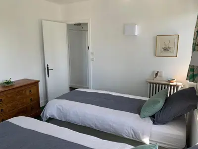 Un ou plusieurs lits dans un hébergement de l'établissement Villa avec Jardin à Cabourg, Proche Plage et Centre - FR-1-487-324
