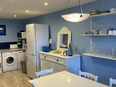 Cuisine ou kitchenette dans l'établissement Grand Duplex en Front de Mer avec 3 Chambres, Animaux Acceptés, Equipements Complets, Cabourg - FR-1-487-321