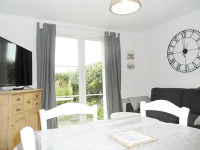Un ou plusieurs lits dans un hébergement de l'établissement Cottage 3 Pièces Avec Jardin Privatif Sud, Parking, Piscine - Proche Port Guillaume - FR-1-487-320
