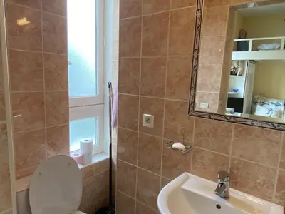Salle de bains dans l'établissement Studio à 50m de la plage à Cabourg pour 3 pers. - FR-1-487-330