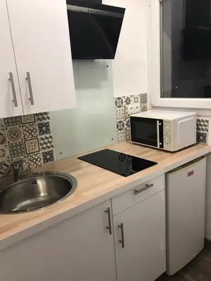 Cuisine ou kitchenette dans l'établissement Joli studio Résidence Villa Sévigné à Caen