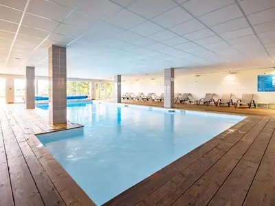 Piscine de l'établissement Vacancéole - Les Chambres de la Baie ou située à proximité