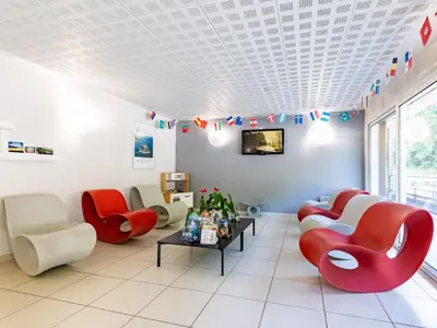 Coin salon dans l'établissement Vacancéole - Les Chambres de la Baie