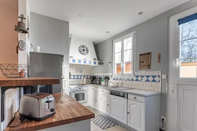 Cuisine ou kitchenette dans l'établissement La Jeannette - maison avec jardin