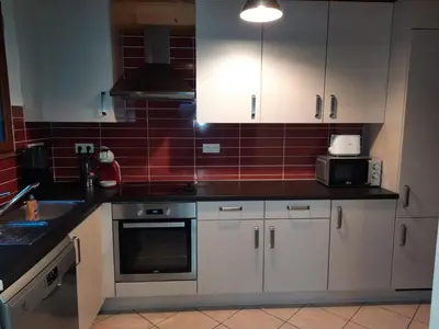 Cuisine ou kitchenette dans l'établissement Cottage Le Pélican 3 chambres, à 5 minutes du Mont St Michel