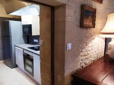 Cuisine ou kitchenette dans l'établissement Appartement Prestige Résidentiel 3 chambres 3 salles de bain au Manoir de Mathan à Crépon 5 mn d'Arromanches et 10 mn de Bayeux