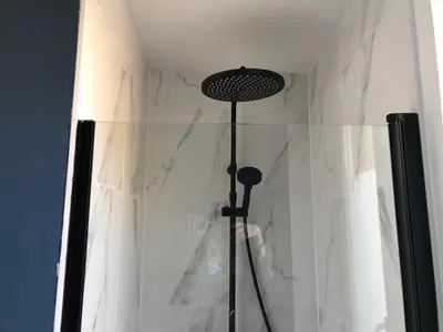 Salle de bains dans l'établissement Le Spot, appartement spacieux à 30m de la mer 45m2
