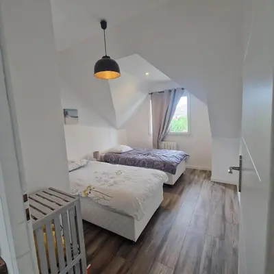 Un ou plusieurs lits dans un hébergement de l'établissement Maison moderne plein coeur de Ouistreham