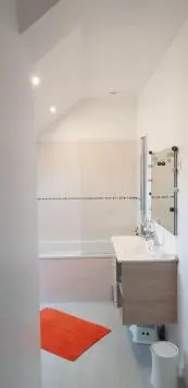 Salle de bains dans l'établissement Maison moderne plein coeur de Ouistreham