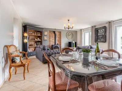 Coin salon dans l'établissement Holiday Home Cottage du Hamel es Clos by Interhome