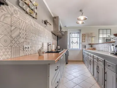 Cuisine ou kitchenette dans l'établissement Holiday Home Cottage du Hamel es Clos by Interhome