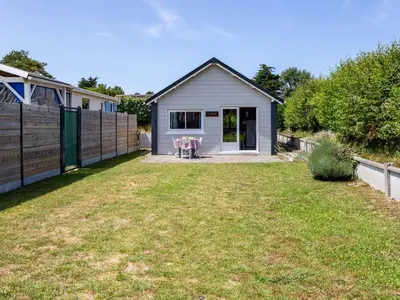 Jardin de l'établissement Chalet Le Chamalo by Interhome