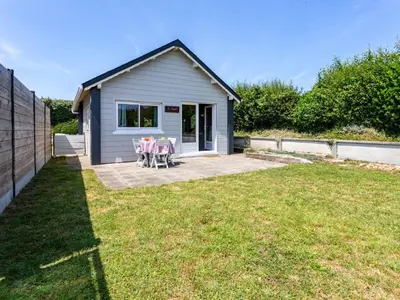 Jardin de l'établissement Chalet Le Chamalo by Interhome