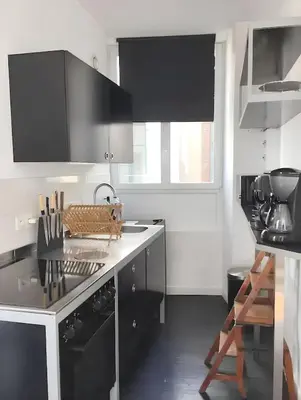 Cuisine ou kitchenette dans l'établissement Appartement moderne à Granville - 55 m² - Vue sur mer