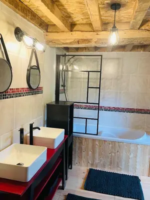 Salle de bains dans l'établissement Grange à grains à l'Ombre d'une Tour