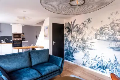 Cuisine ou kitchenette dans l'établissement Jolie maison proche centre-ville et plages