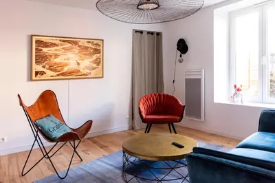 Coin salon dans l'établissement Jolie maison proche centre-ville et plages