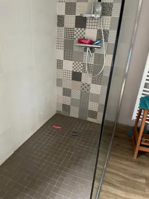 Salle de bains dans l'établissement Gîte Est de la pointe d'Agon 4 convives