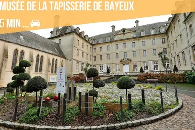 Jardin de l'établissement La Fontaine Cottage - Proximité historique - Bayeux