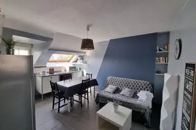 Cuisine ou kitchenette dans l'établissement Peaceful Apt At 2 Steps From The Beach