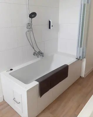 Salle de bains dans l'établissement Au Lutin Pommé - Maison de vacances Bretagne