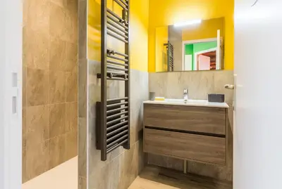 Salle de bains dans l'établissement Babord, appt avec terrasse et vue mer
