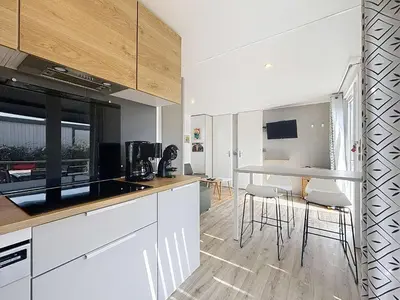 Cuisine ou kitchenette dans l'établissement Mobil-home Grand Confort à 200m de la plage, 4 pers, piscine chauffée, parking, Wi-Fi inclus - FR-1-361A-8