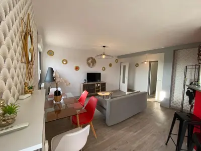 Télévision ou salle de divertissement dans l'établissement PANORAMA Balcony