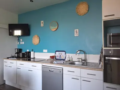 Cuisine ou kitchenette dans l'établissement Les heures tranquilles - Vue mer - 50m de la plage