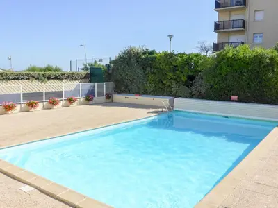 Piscine de l'établissement Apartment Les Normandières-23 by Interhome ou située à proximité