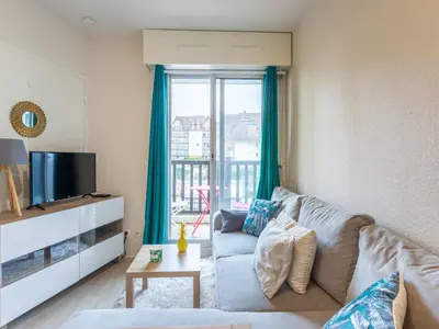 Coin salon dans l'établissement Apartment Les Normandières-23 by Interhome