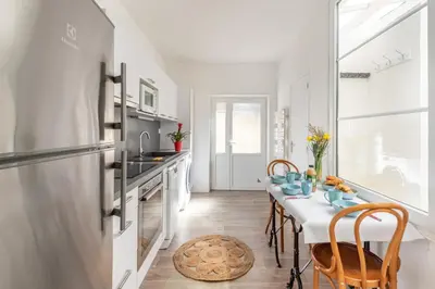 Cuisine ou kitchenette dans l'établissement La Jonquille