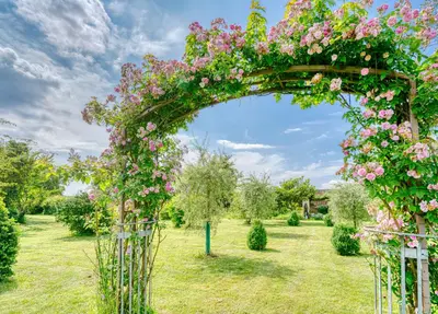 Jardin de l'établissement Nunki, Maison de campagne avec grand jardin
