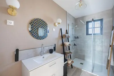 Salle de bains dans l'établissement Ellisa