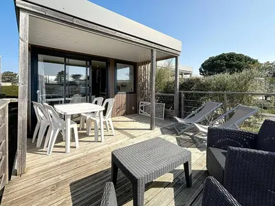 Balcon ou terrasse dans l'établissement Mobil-home Grand Confort à 200m plage, camping avec piscine, terrasse, WiFi inclus - 4 pers. - FR-1-361A-37