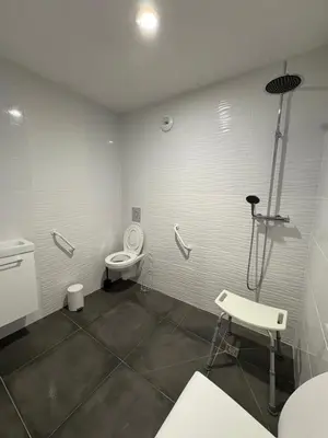 Salle de bains dans l'établissement La grande baie spa privatif à 15 min du mt st Michel