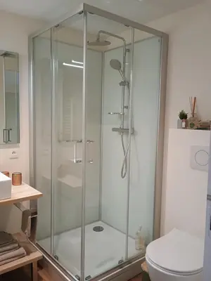 Salle de bains dans l'établissement Agréables chambres indépendantes - Coutances centre