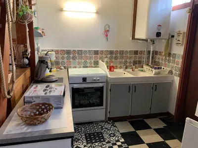 Cuisine ou kitchenette dans l'établissement Chalet de vacances au bord de mer VER SUR MER