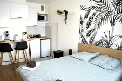 Cuisine ou kitchenette dans l'établissement Le levant - avec loggia - à 20m de la plage